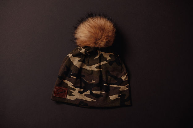 Tuques adultes- avec pompon en fourrure