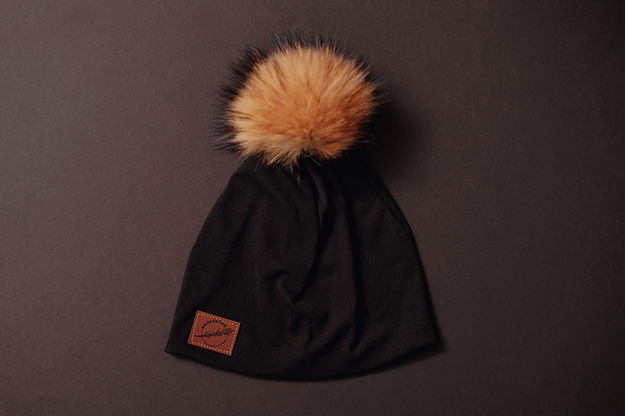 Tuques adultes- avec pompon en fourrure
