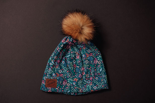 Tuques adultes- avec pompon en fourrure